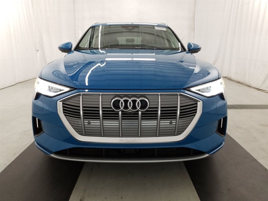 2019 Audi e-tron Prestige's photo