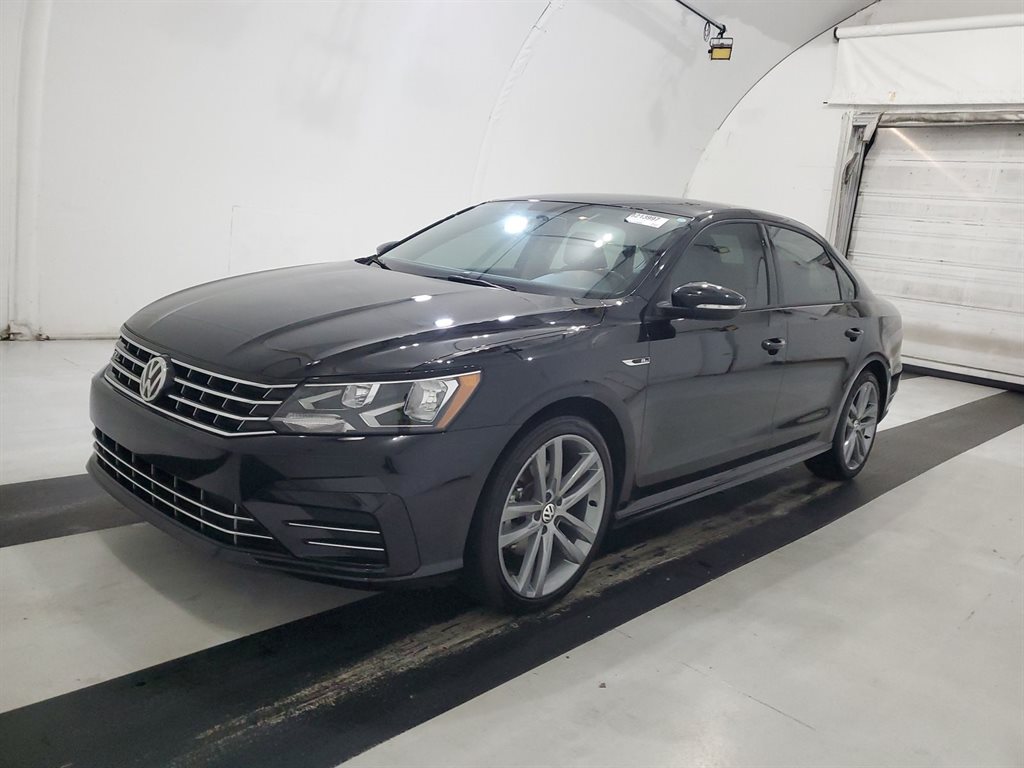 2018 Volkswagen Passat R-Line's photo